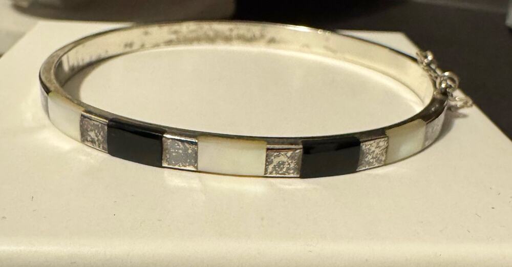Vintage 925 Sterling Silver BlackOnyx Mother of Pearl Inlay Bangle Bracelet 9.4g